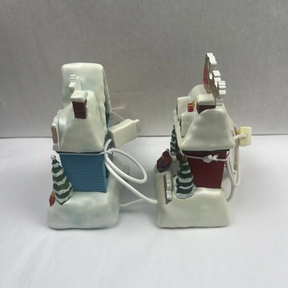 2009 Hallmark Caroling Cottages‎ NWT Synchronized Xmas Music & Lights Set 2